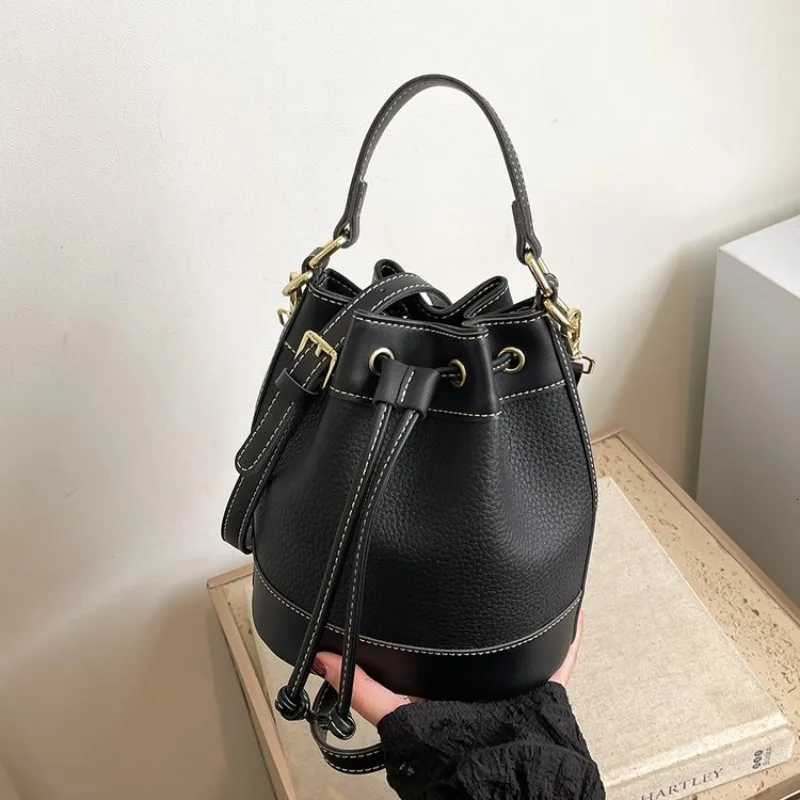 Popar Niche Design Bags for Wen This Year 2025 New Fiable and Versatile Crossbody Bags Cmuting Handheld Bucket Bags D251014