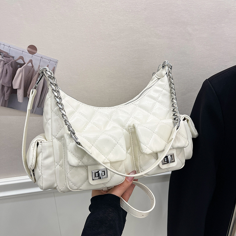 new Free delivery designer shoulder bag Casual and fashionable commuting shoulder bag simple and atmospheric