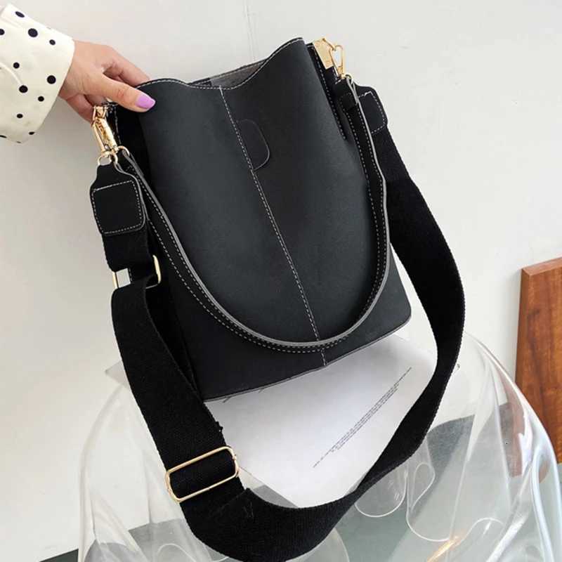 2023 Design Wen Bucket PU Leather Shoder Bag Large Capacity Lady Crossbody Bags Wide Strap Fem Solid Color Totes Handbag D251014