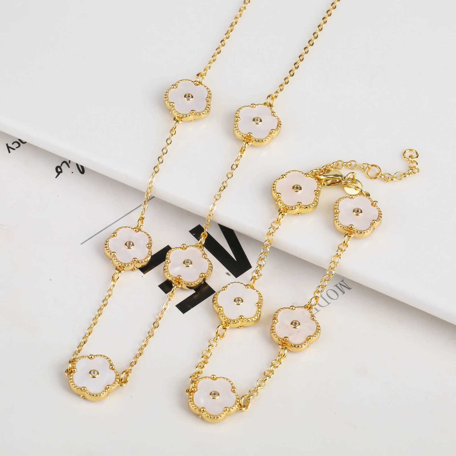 2PC Plant Plum Bloss Zircon Five Petal Flower Necklace Bracelet Jewelry Set Luxury Beimu Wens Temperament GiftW251014