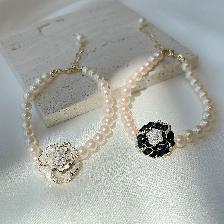 "Camellia Night Melody" - A niche French retro court-style elegant design featuring camellia-shaped pearl necklaces and collar chains ddmytu