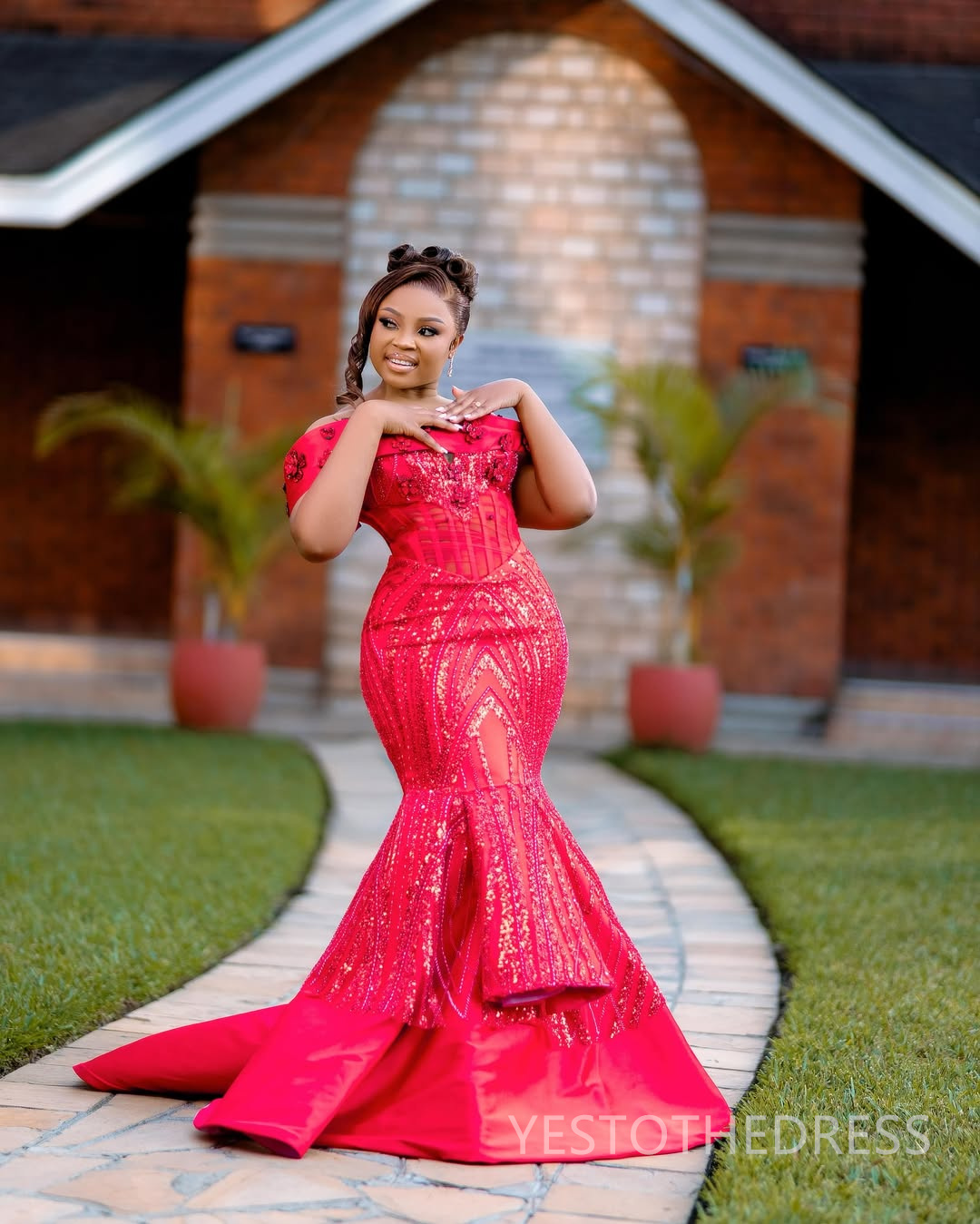 Plus Size Red Prom Dresses 2026 Evening Dresses Illusion Mermaid Off Shoulder Beaded Lace Crystals Flora Birthday Dress Second Reception Gown AM2980