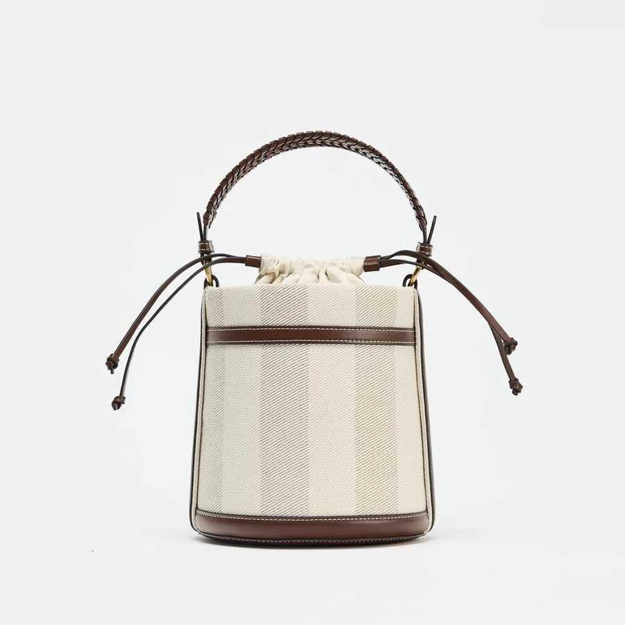 Fi Str Bucket Bag Weave Wen Handbags Designer Panelled Shoder Crossbody Bags Casual Summer Beach Small Tote Purses D2510141