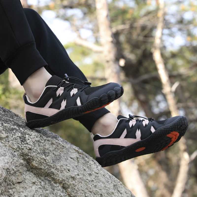 women Minimalist Trail Running Barefoot Shoes Wide Toe Box Zero Drop Aqua Sock Shoes for Kayaking Boating Hiking Surfing Walking C251014