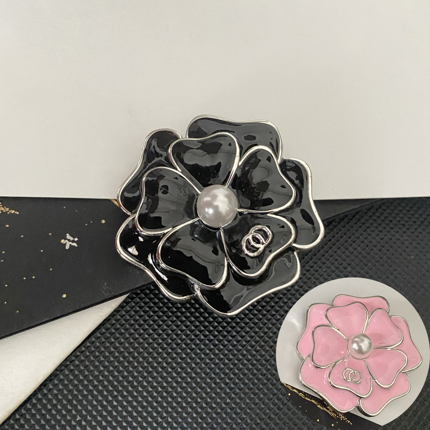 Black and Pink Flower Brooch Designer Letter Brooch Pins Luxury Fashion Jewelry Women Men Women Real Gold Plated Copper Brooch Jewelry Accessories Gift High Quality