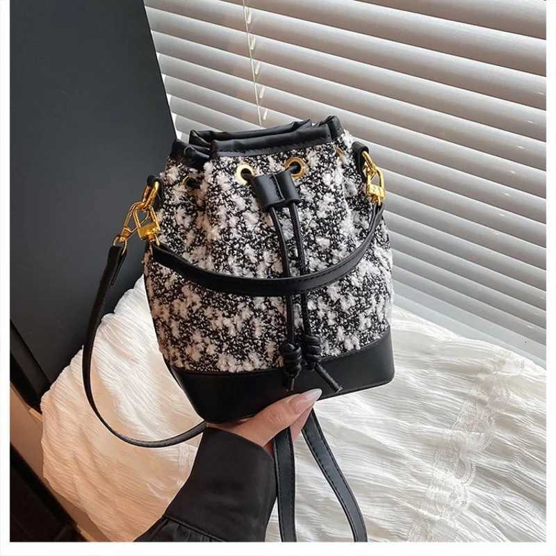 Luxury Brand Fiable Leather Wens Crossbody Bag Elegant Classic Popar Paris Designer Daily Cmuter Vintage Trendy Bag D251014