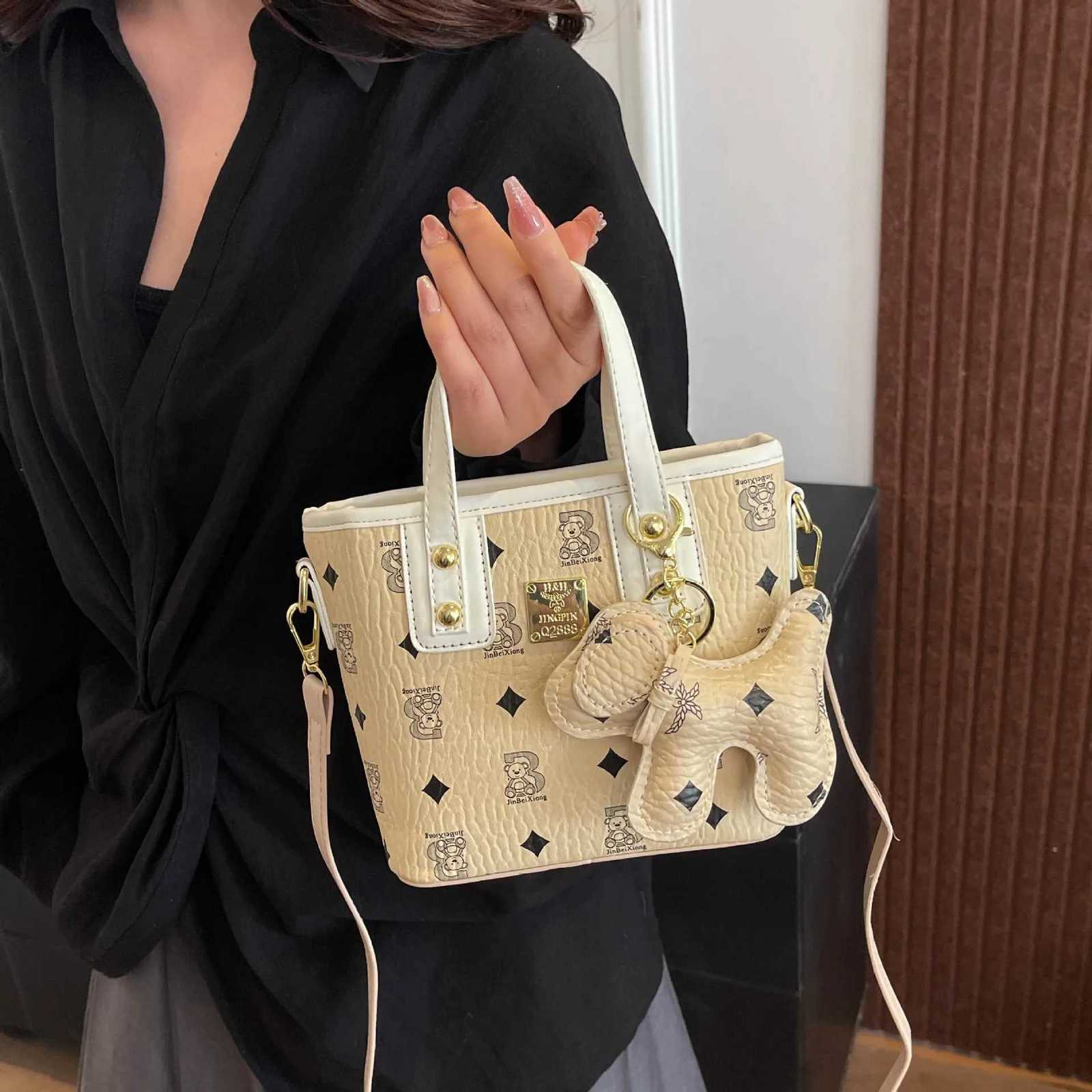 Designer Inspired Tote Bag for Wen Spring Summer 2025 Printed Crossbody Purse Mtiway Carry Fi Ahetic Shoder Bag D251014