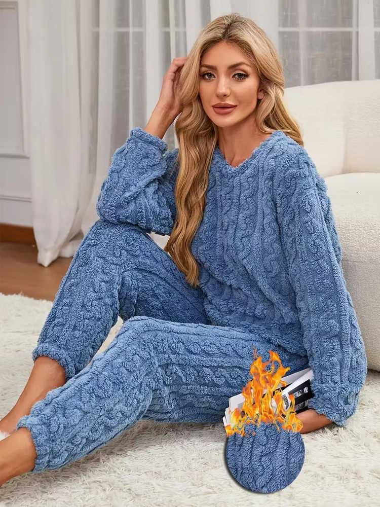 TwoPiece Autumn and Winter Pajama Set with Fleece Lining Thick Coral Velvet Home Wear Fashionable Warm LongSleeve Pants Sets Y251013