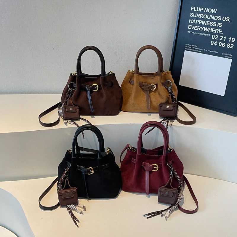 Faux Suede Autumnwinter Solid Color Bucket String Temperament Ladies Bags 2025 Brand New Fi Versatile Crossbody Bags D251014