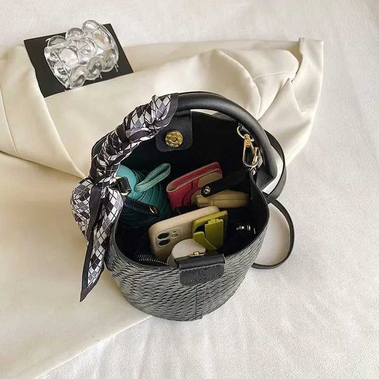Bucket Bag Fi HandWoven Mini Bucket Bag Wen Chain Sling Purses Fem Crossbody Summer Tote Hobo Bag D251014