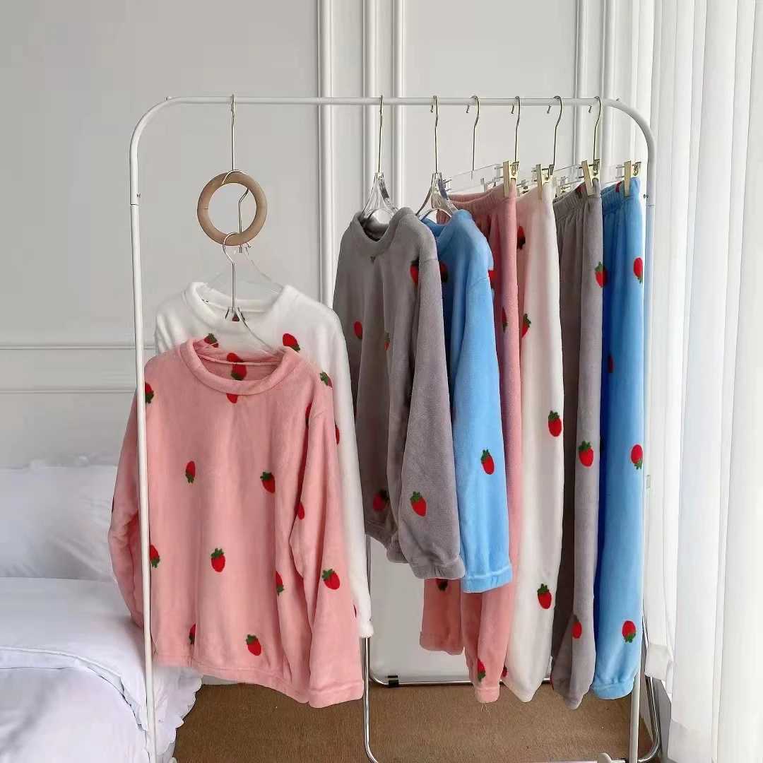 Womens Winter Soft Comfortable Velvet Jacquard Warm Sleepwear Cute Strawberry Pajama Sets Female Thermal Nightwear LoungewearT251014