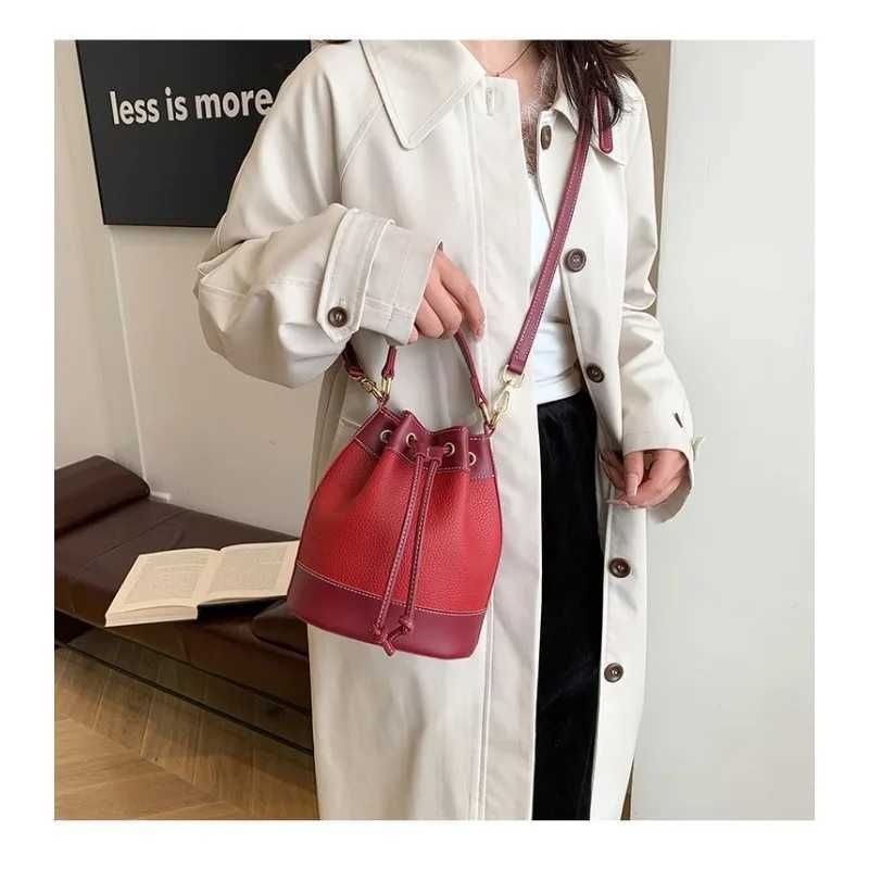 Popar Niche Design Bags for Wen This Year 2025 New Fiable and Versatile Crossbody Bags Cmuting Handheld Bucket Bags D251014