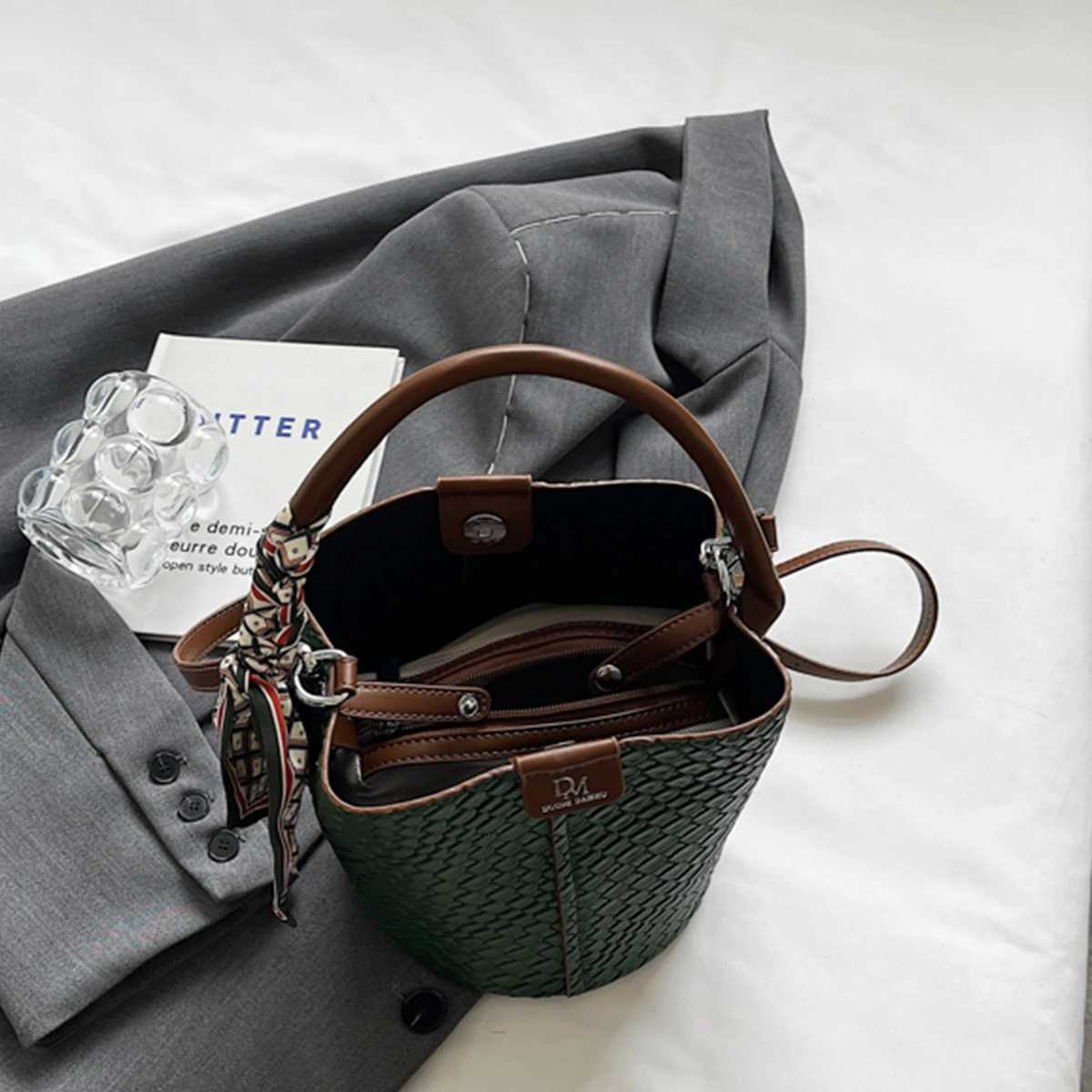 Classic Woven Texture Bucket Bag for Wen Quilted PU Leather Large Capacity Magnetic Snap Crossbody Bag for Daily Cmute D251014