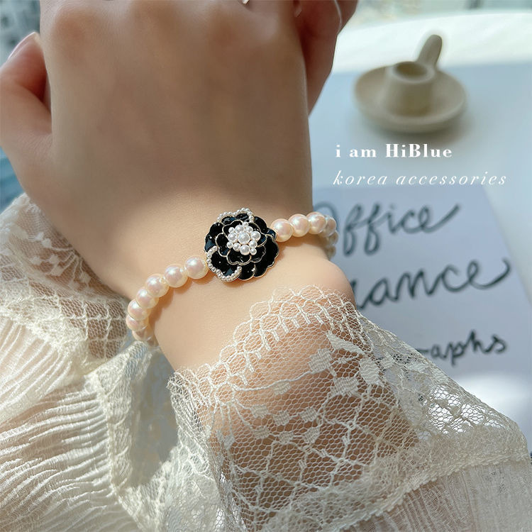 "Camellia Night Melody" - A niche French retro court-style elegant design featuring camellia-shaped pearl necklaces and collar chains ddmytu