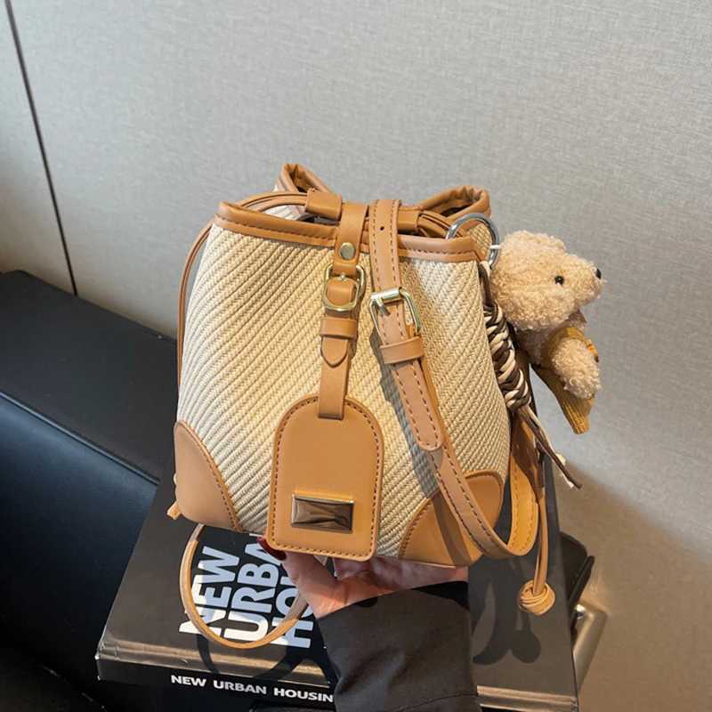 Highend Bucket Bag For Wen 2025 New Korean Cmuting Versatile Crossbody Bags Pahwork Drstring Shoder Purse D251014
