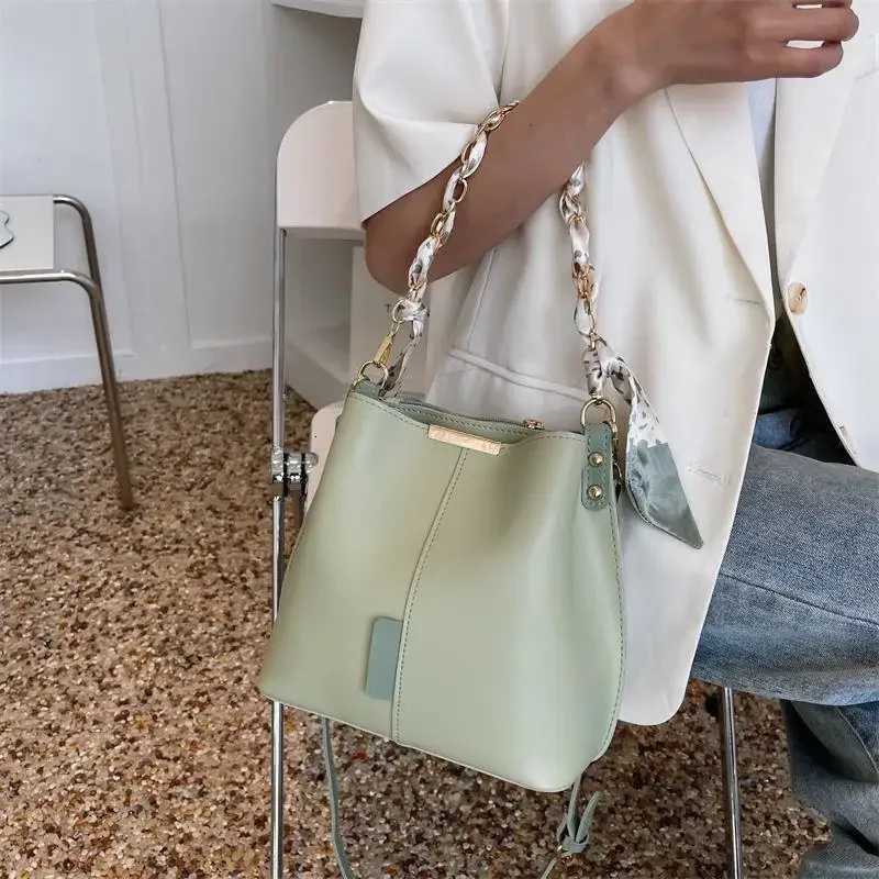 Fiable Large Capacity Bucket Bag Wens Crossbody Shoder Bag Spring Summer New Style Cmuter Handbag Quality Texture D251014