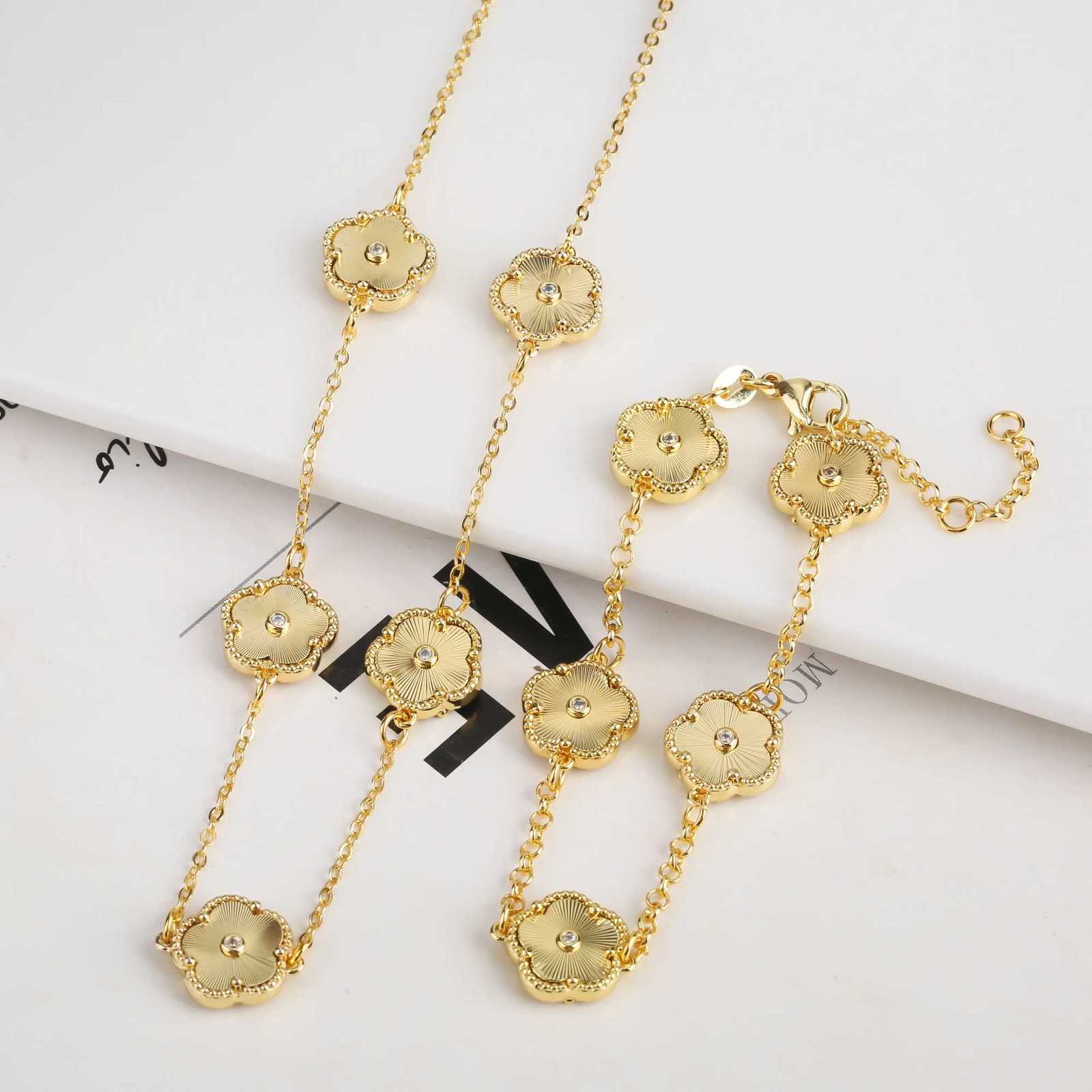 2PC Plant Plum Bloss Zircon Five Petal Flower Necklace Bracelet Jewelry Set Luxury Beimu Wens Temperament GiftW251014