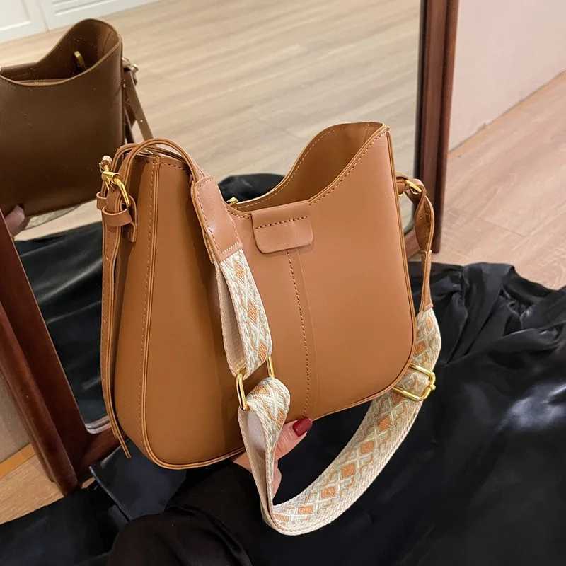 2025 Spring Vintage Shoder Bag for Wen Fi Wide Strap Bucket Bag Stylish Crossbody Purse Trendy Casual Handbag D251014