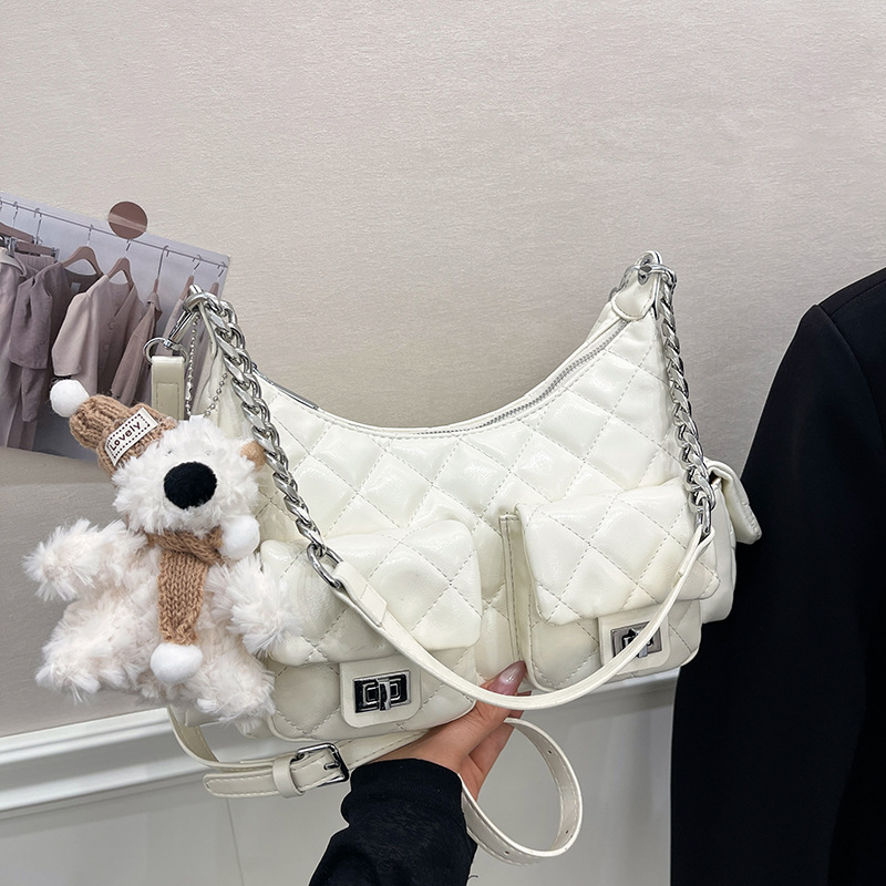 new Free delivery designer shoulder bag Casual and fashionable commuting shoulder bag simple and atmospheric