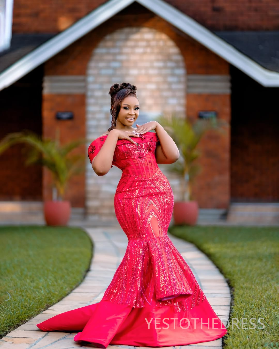 Plus Size Red Prom Dresses 2026 Evening Dresses Illusion Mermaid Off Shoulder Beaded Lace Crystals Flora Birthday Dress Second Reception Gown AM2980