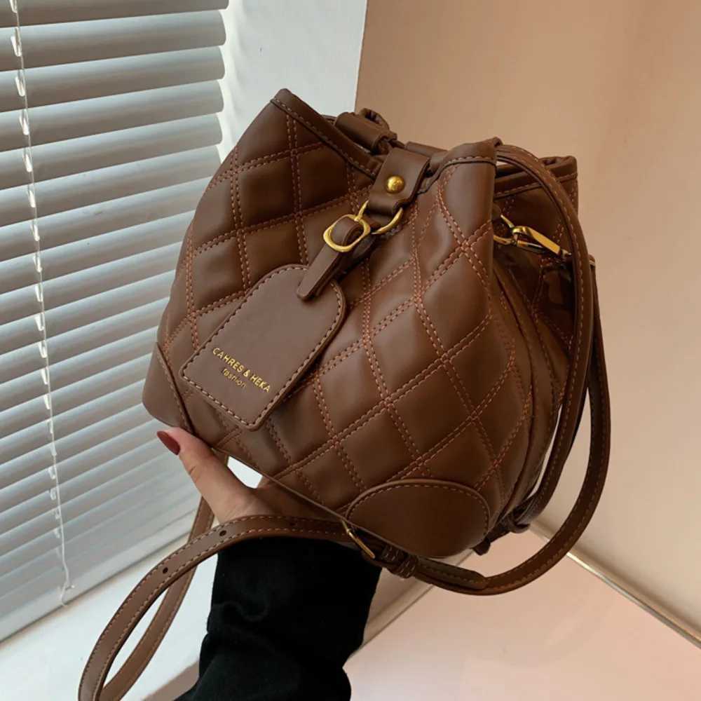 Autumn And Winter 2021 New Fi Lingge Embroidered Thread Bucket Versatile Single Shoder Messenger Bag Wens D251014