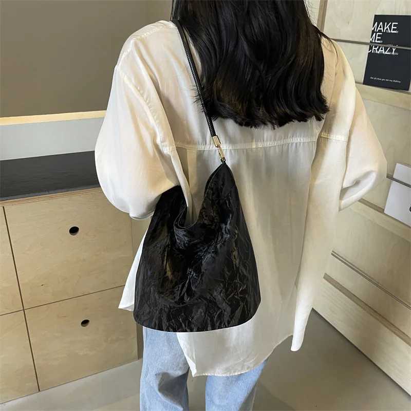 2025 Korean Solid Bucket Bag for Wen Minimalist Shoder Crossbody Purse Fiable Handbag D251014