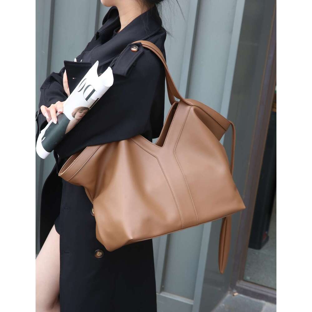2024 New Niche Fashion Large Capacity Tote Casual Commuter Versatile Shoulder Underarm Bag