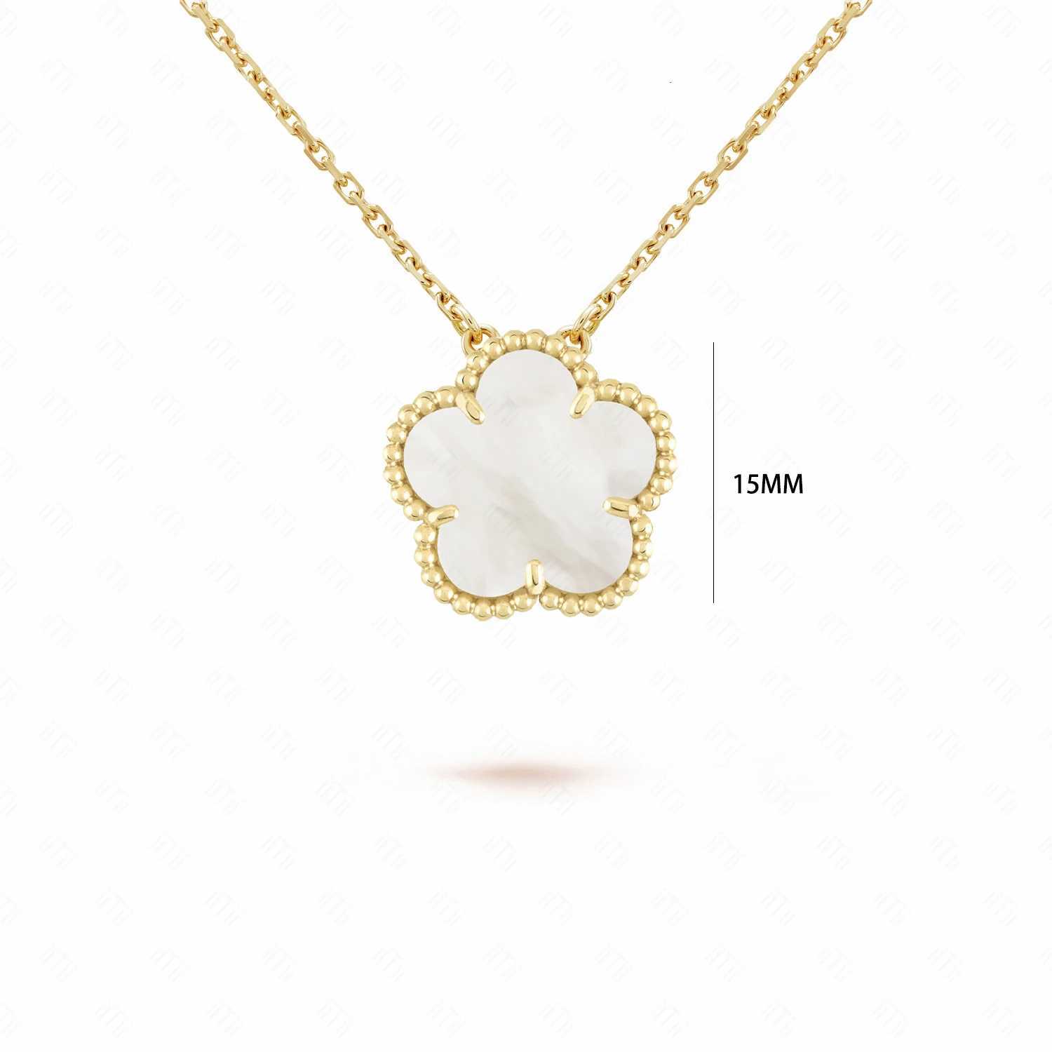 HighQuality Natural Stone Shell Five Flower Necklace Simple Flower Jewelry Necklace Exquisite For Wan Girl Party JewelryW251014
