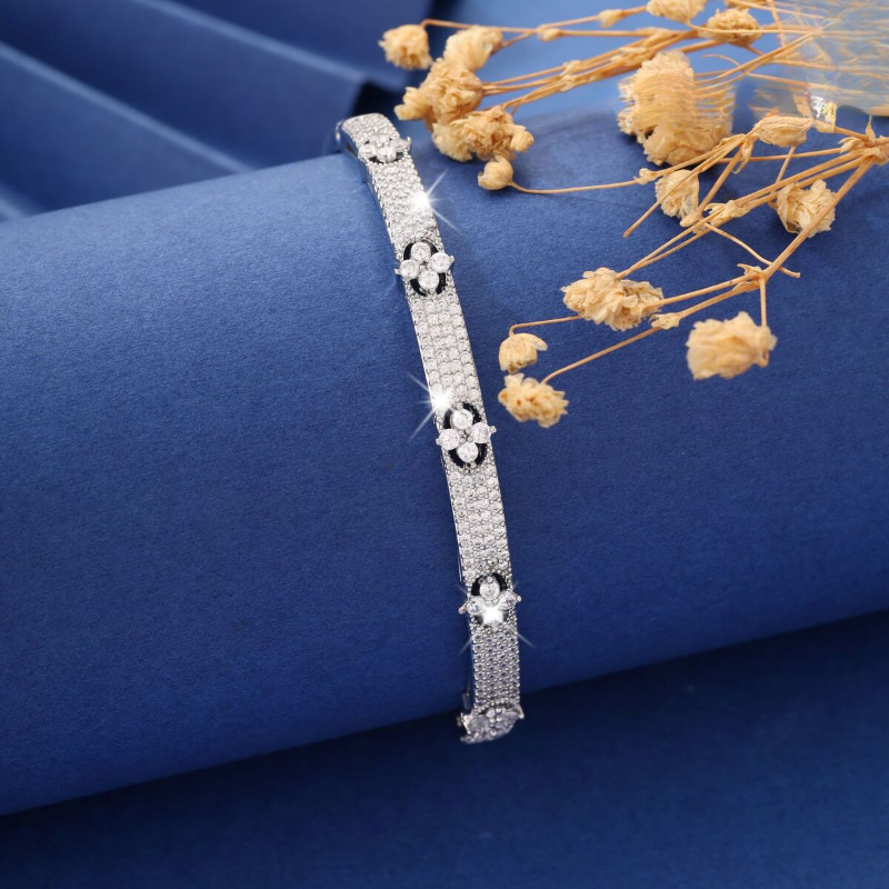 Designer Bracelet Luxury Bangle jewelry for Women men nail Sparkling Zircon inlay Copper plated with 18K gold silver Fashion Unique Festival Vacation 