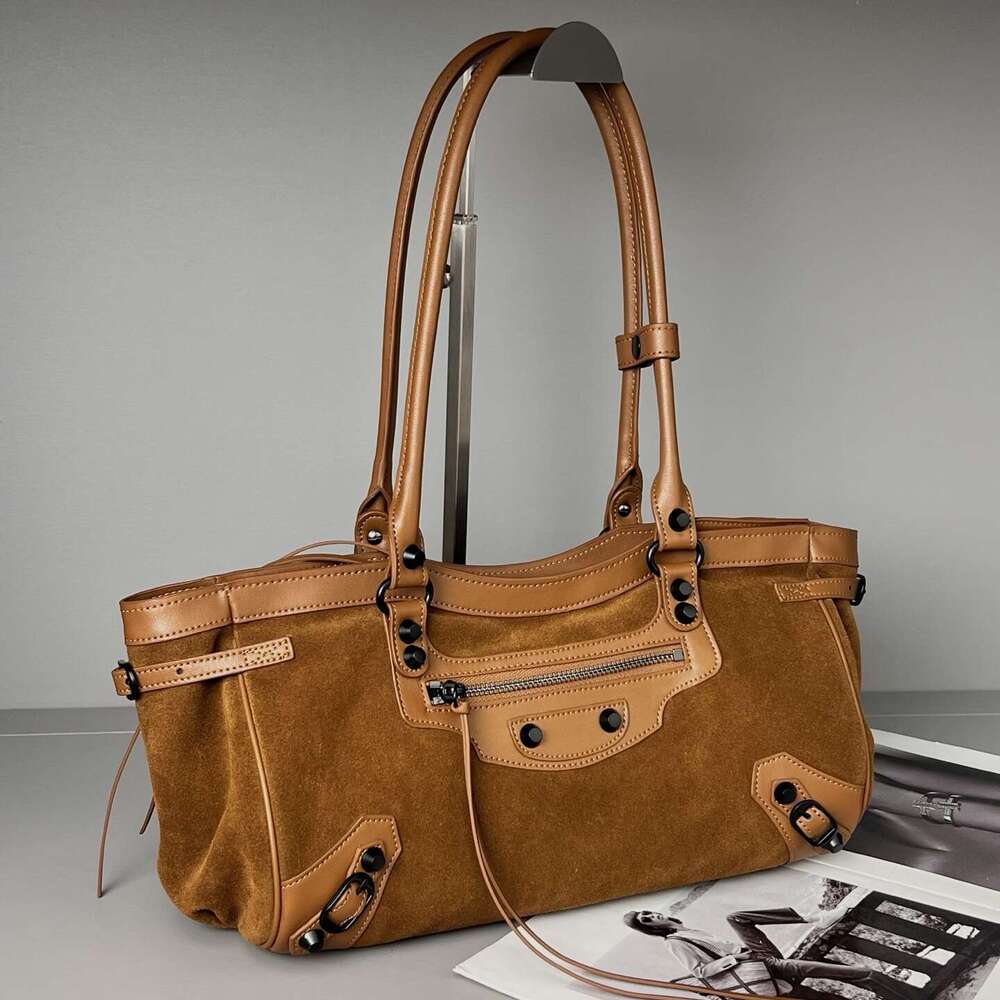 Luxury bag B Matte Suede Rivet Bag Women s Niche Design Spice Girl Motorcycle Underarm One Shoulder Handbag Fashion Vagabond