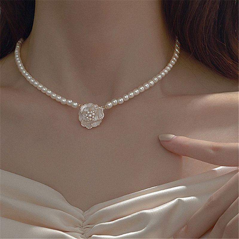 "Camellia Night Melody" - A niche French retro court-style elegant design featuring camellia-shaped pearl necklaces and collar chains ddmytu