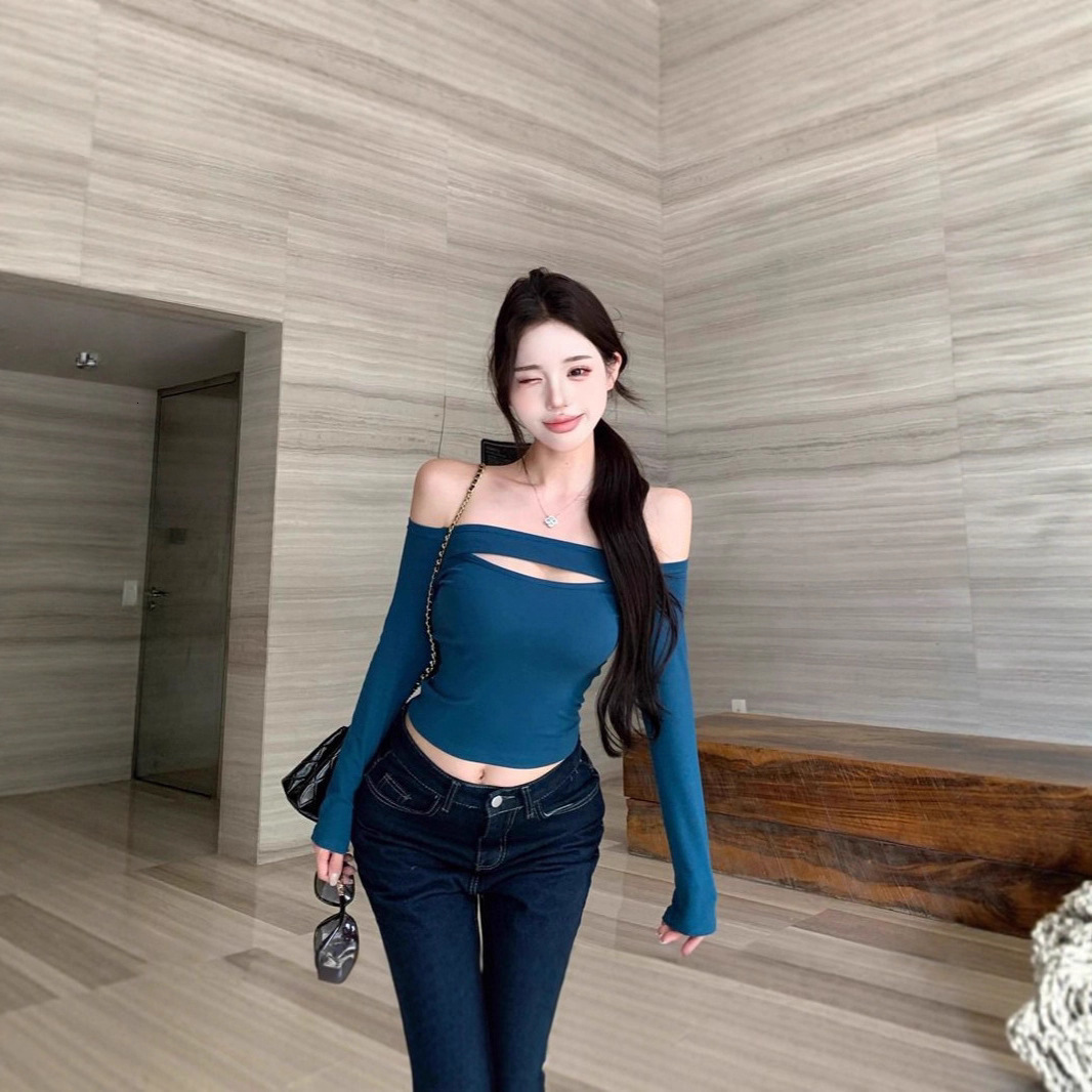 Spicy Sexy Long Sleeve TShirt for Women Early Autumn 2025 New Hollow Out Inner Layer OffShoulder Base Shirt Top 210514