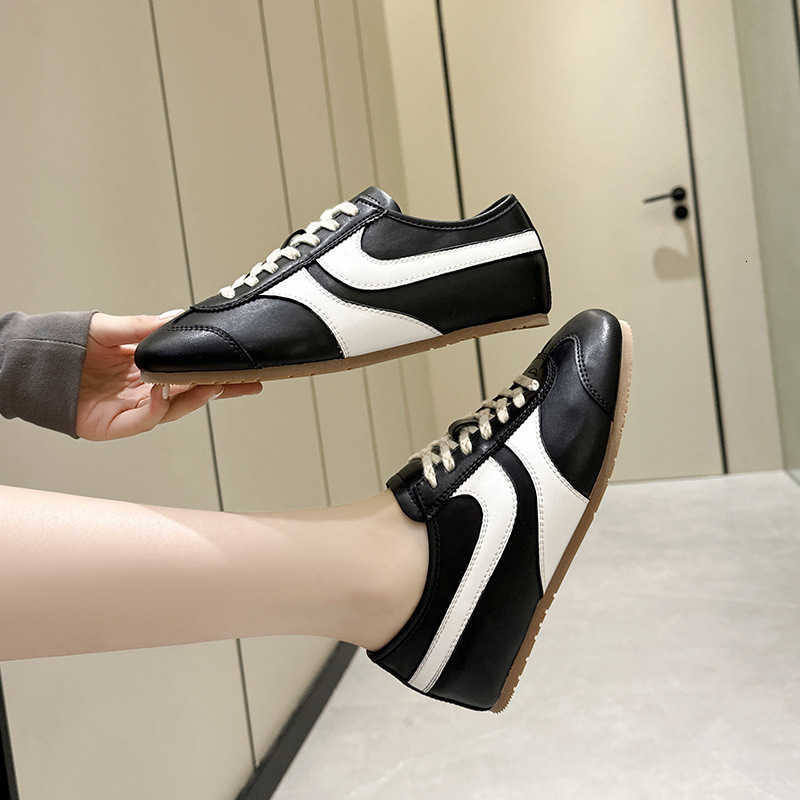 German Training Shoes Women 2025 New Genuine Leather Women Sneakers Flat Lace-up Retro Large Size Forrest Gump Shoes Women M250818