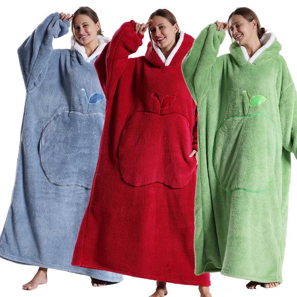 Funny Winter Hoodies Sweatshirt Women Men Pullover Red Fleece Giant TV Oversize Blanket with Sleeves Long Flannel Graphic Hoodie Y251013