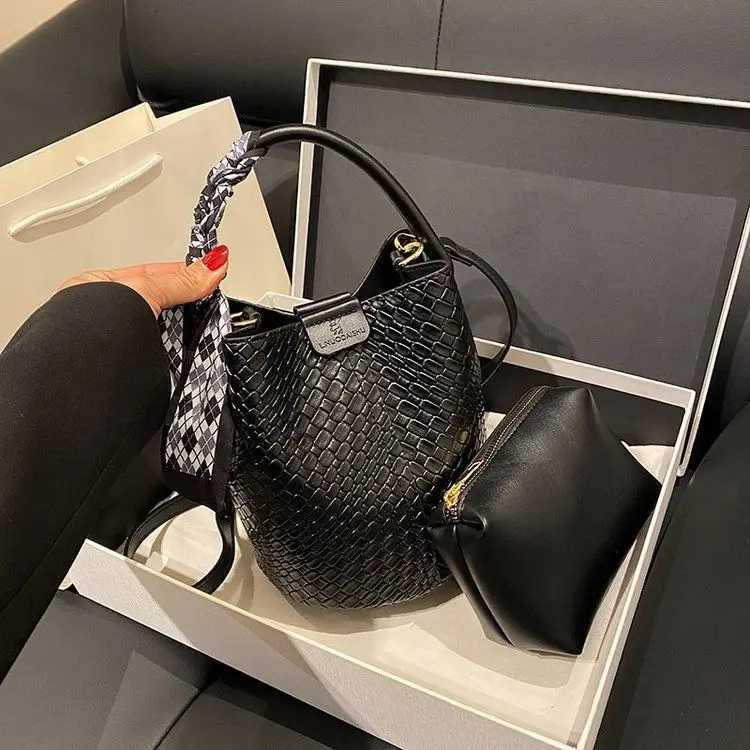 Bucket Bag Fi HandWoven Mini Bucket Bag Wen Chain Sling Purses Fem Crossbody Summer Tote Hobo Bag D251014