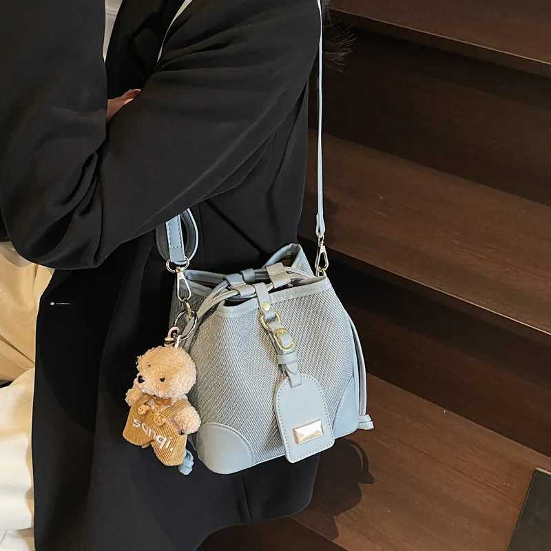 Highend Bucket Bag For Wen 2025 New Korean Cmuting Versatile Crossbody Bags Pahwork Drstring Shoder Purse D251014