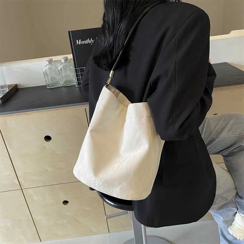 2025 Korean Solid Bucket Bag for Wen Minimalist Shoder Crossbody Purse Fiable Handbag D251014