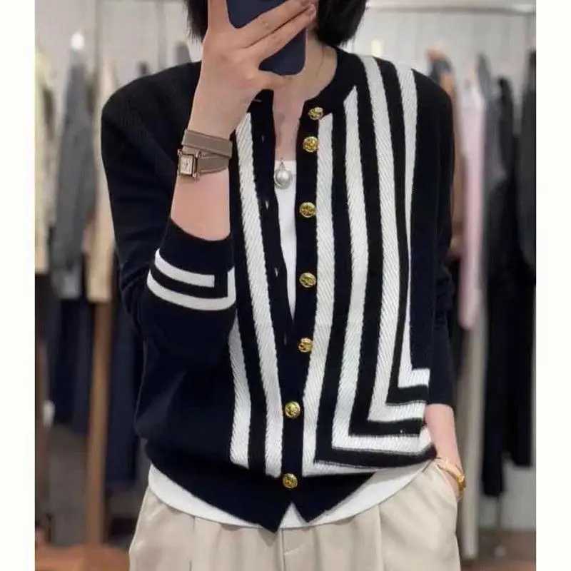 Fashion Temperament One Loose Knitting Cardigan Oice Lady Striped Long Sve Top Tee Women Cloes Trend Buttons Sweater W251014