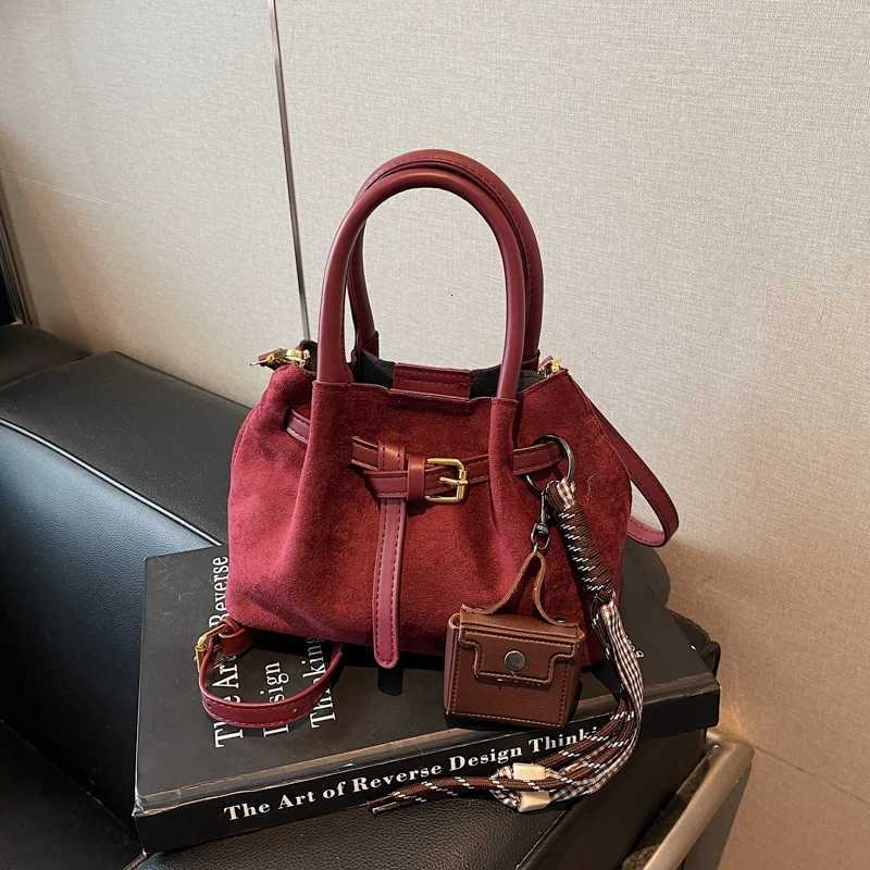 Faux Suede Autumnwinter Solid Color Bucket String Temperament Ladies Bags 2025 Brand New Fi Versatile Crossbody Bags D251014