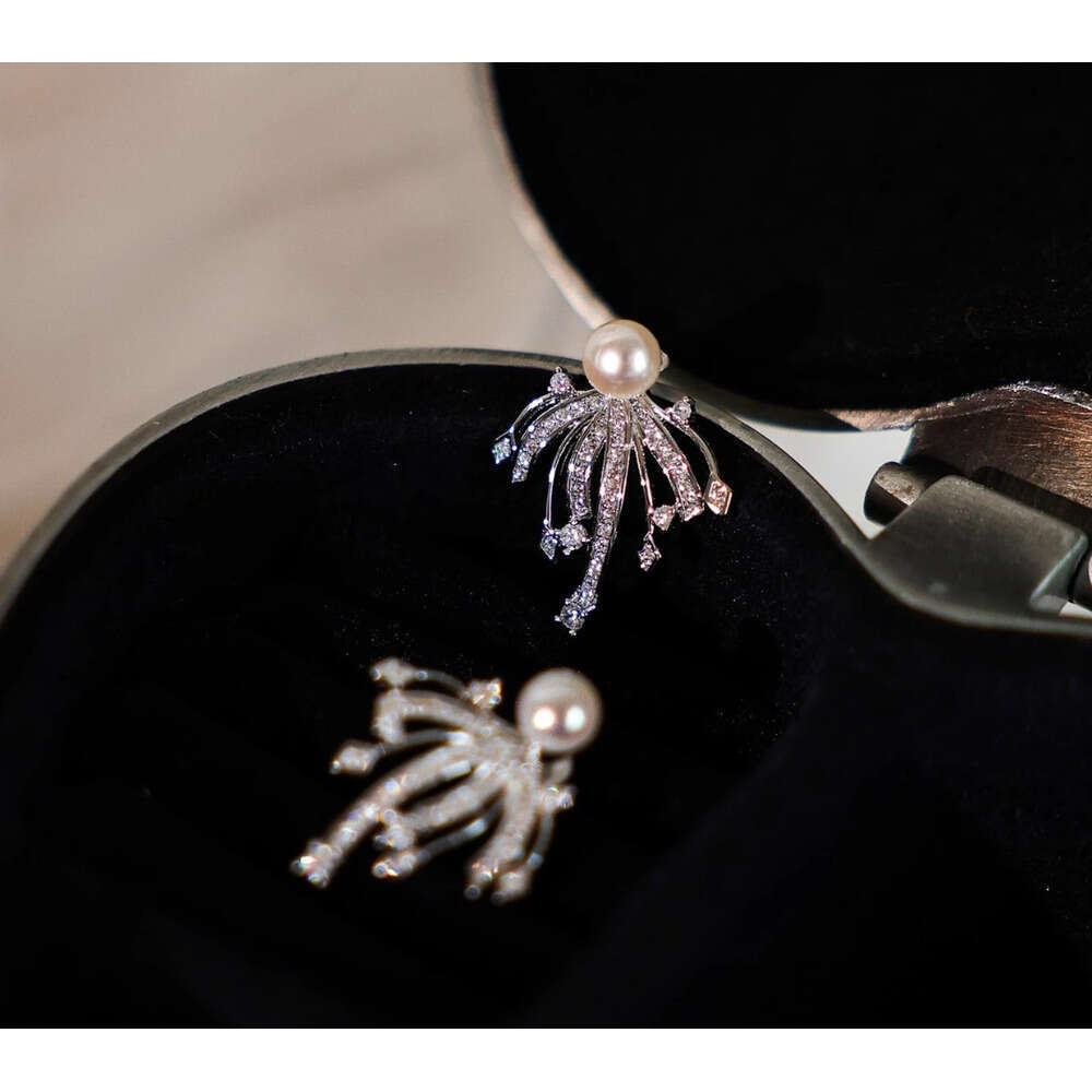 Jasmo Sier Fireworks Light High-end Design Natural Pearl Elegant Delicate Stud Earrings for Women