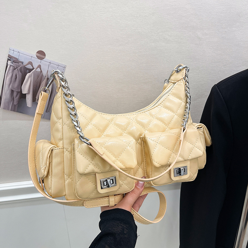 new Free delivery designer shoulder bag Casual and fashionable commuting shoulder bag simple and atmospheric