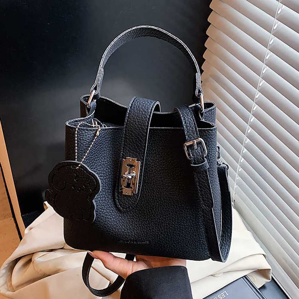 Summer Trendy Small Bucket Bag Wens 2025 New Highend Versatile Crossbody Bag Lychee Texture Tophandle Shoder Bags D251014