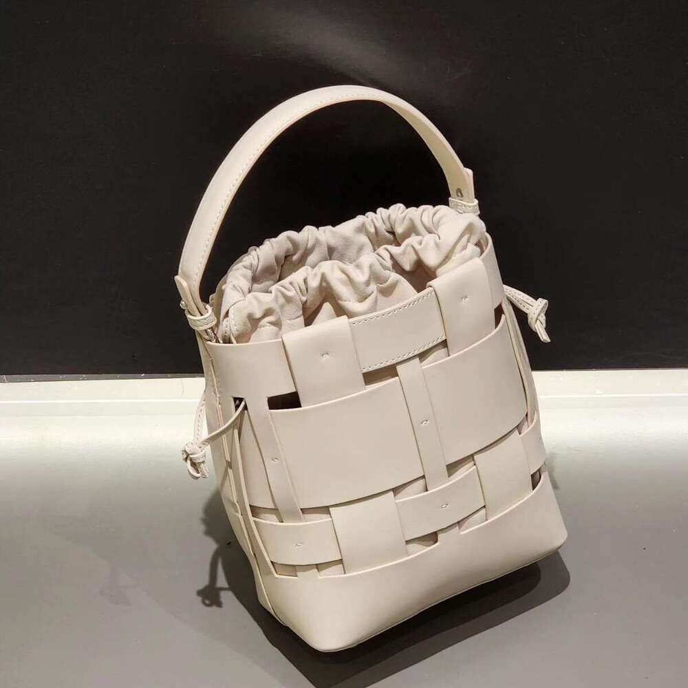 Luxury bag New Handwoven Bucket Niche Design Cowhide Hollow Casual Handheld Shoulder Crossbody Women s Bag