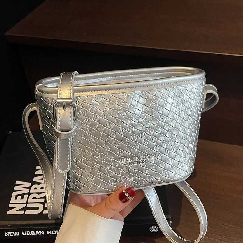 New Product Simple Design Woven Pattern Fiable Bucket Bag Highend Texture Cmuting Versatile Messenger Wens Bag D251014