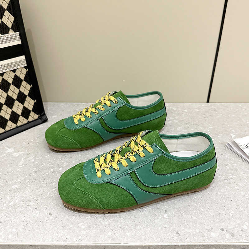 German Training Shoes Women 2025 New Genuine Leather Women Sneakers Flat Lace-up Retro Large Size Forrest Gump Shoes Women M250818