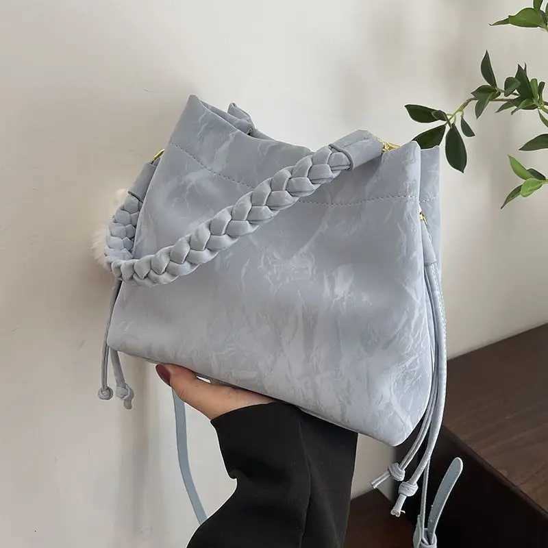 Wens niche messenger tote bag New pleated versatile bucket bag Mtifunctial messenger bag Girls fi wallet D251014