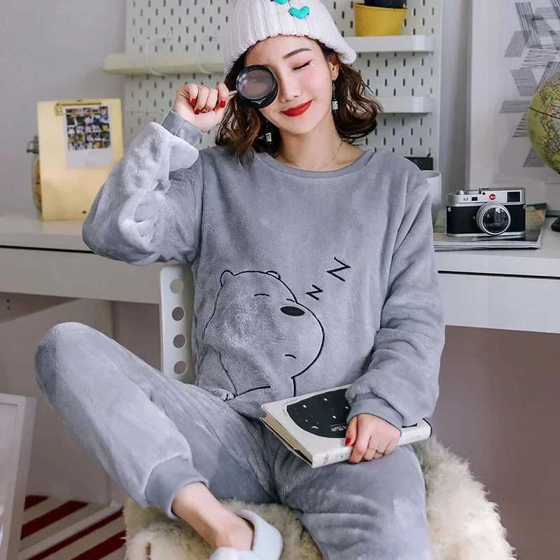 Thickened Warm Sleepwear for Winter Flannel ONeck Girl Loungewear 2PCS Set Ladies Pajamas Long Sleeves Cartoon Bear LoungewearT251014