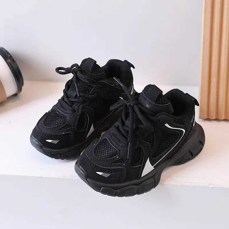 Kids Casual Running with Thick Soles Boys Girls Fashion Versatile Sports Shoes 2024 New Children Mesh Breathable Sneakers C260130