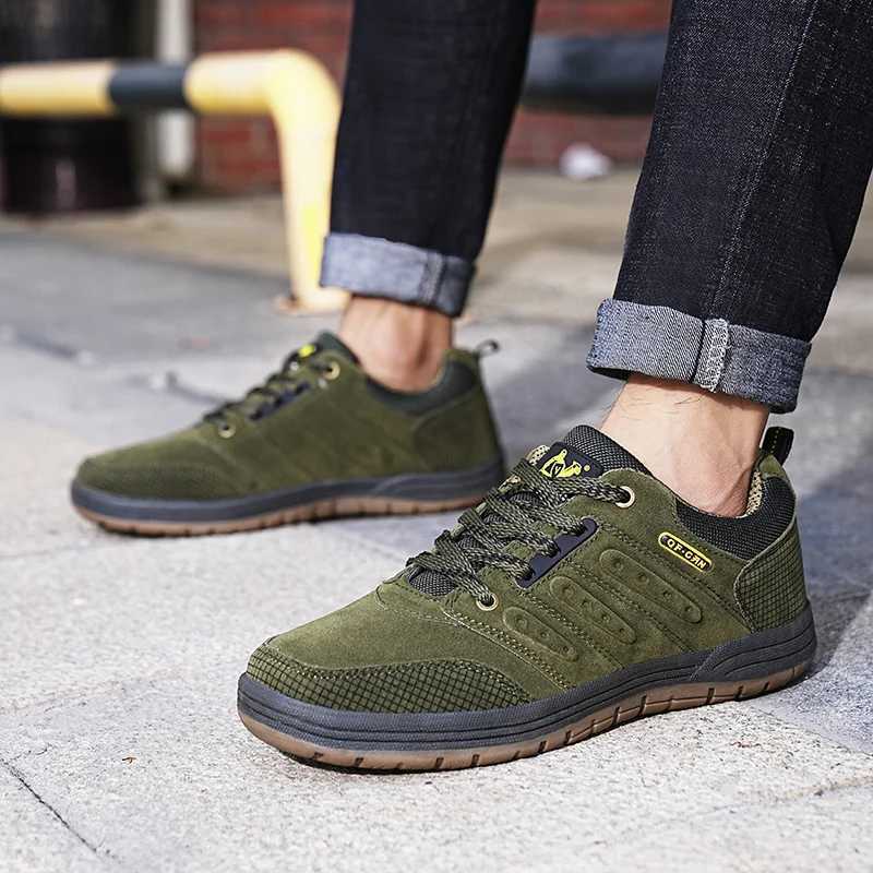 Men Outdoor Casual Flat Shoes Classic Style Hiking Shoes Wear Resisting AntiSkid Walking Middle Aged Male Jeans Footwear Winter C251014