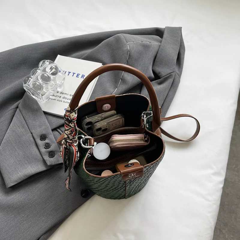 Stylish Wen Bucket Tote Bag Solid Color Woven Effect Handbag Shoder Crossbody BagAdjustable And Detachable Shoder Strap D2510141